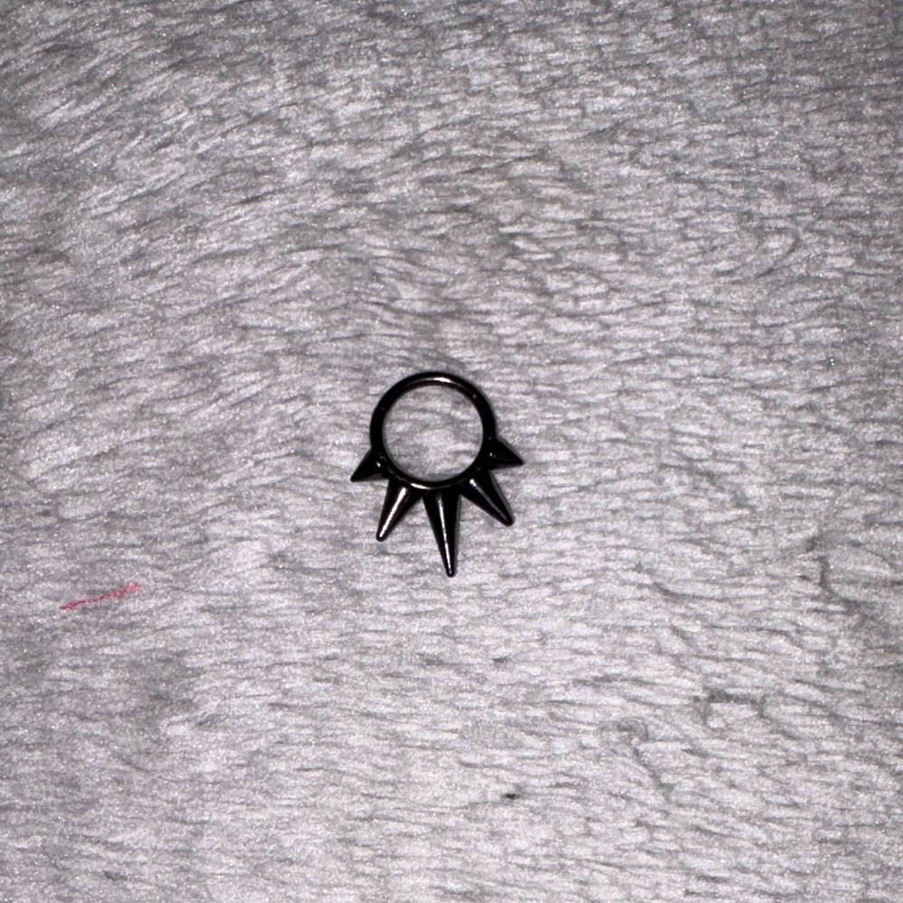 Black Spiked Septum (16g)
